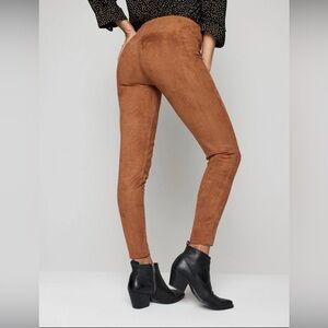 Dress Barn women faux suede tan pull on stretch skinny leg pants size XL